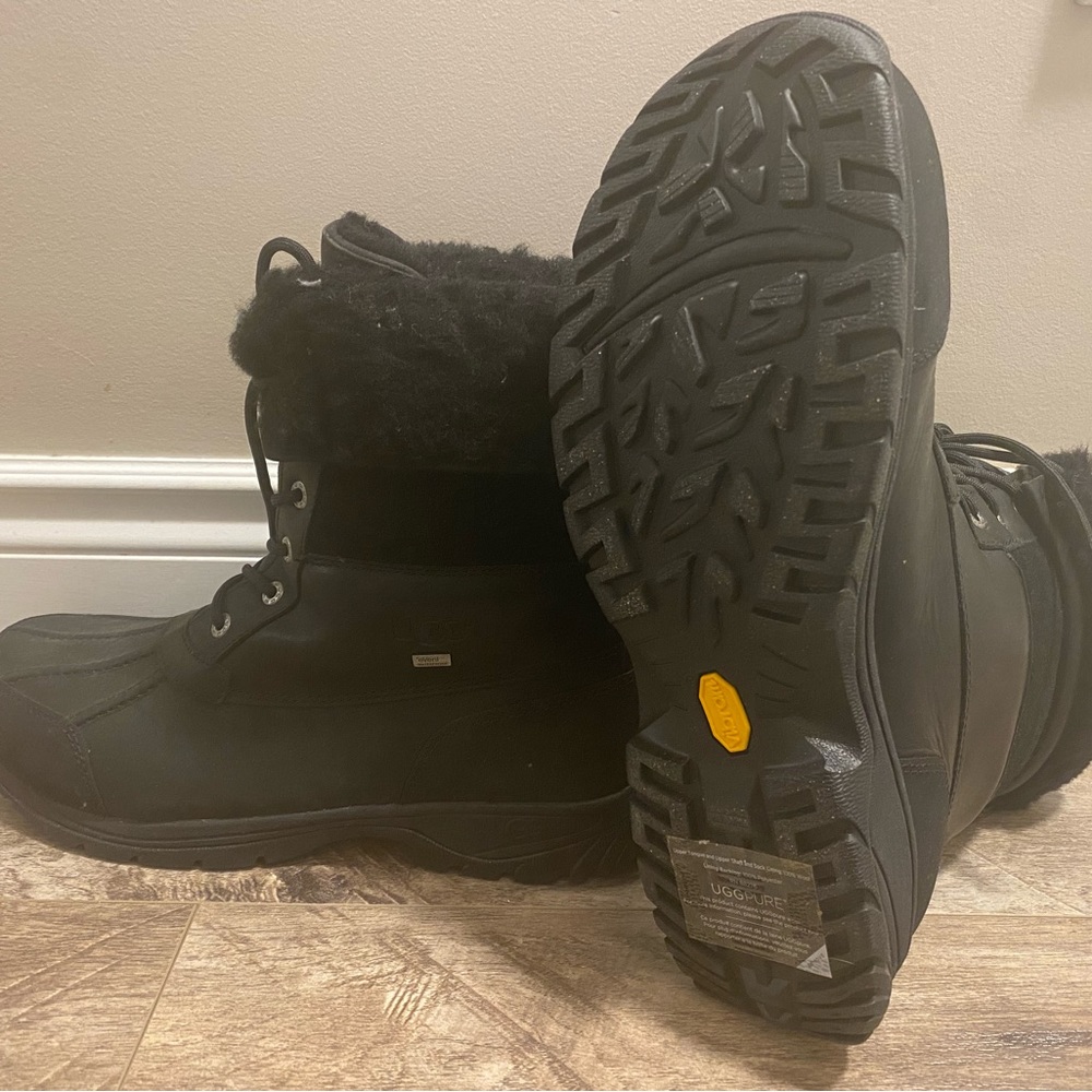Men’s size 12 Uggs winter boots